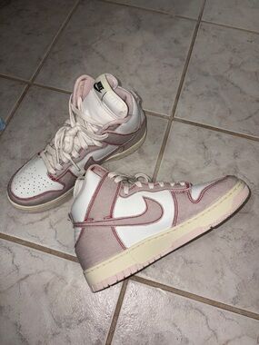 Nike Women’s Mid-Top Sneakers in White & Light Pink